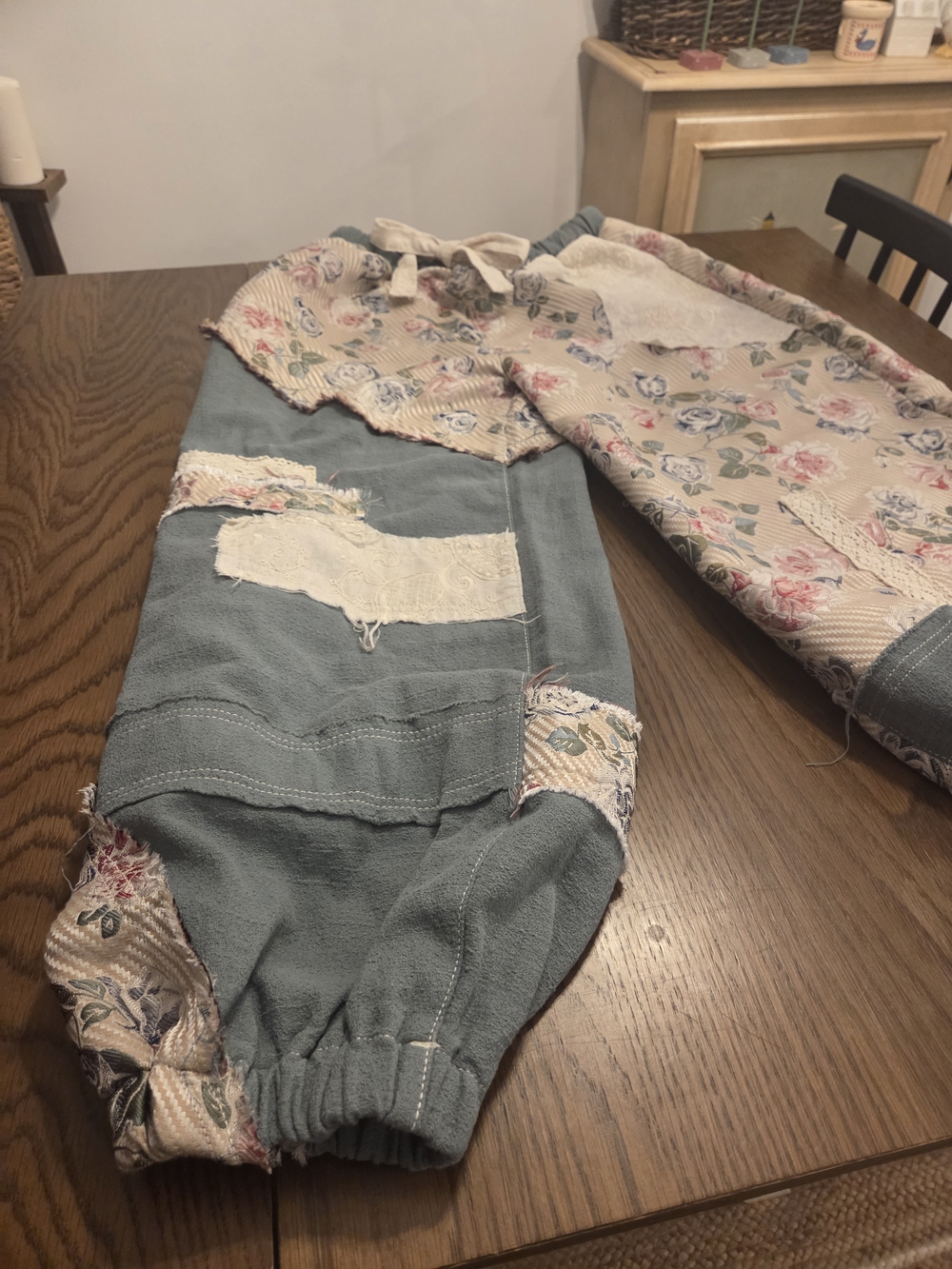 POL "Art You Can Wear" Patchwork Joggers – Medium - Picture 5 of 9